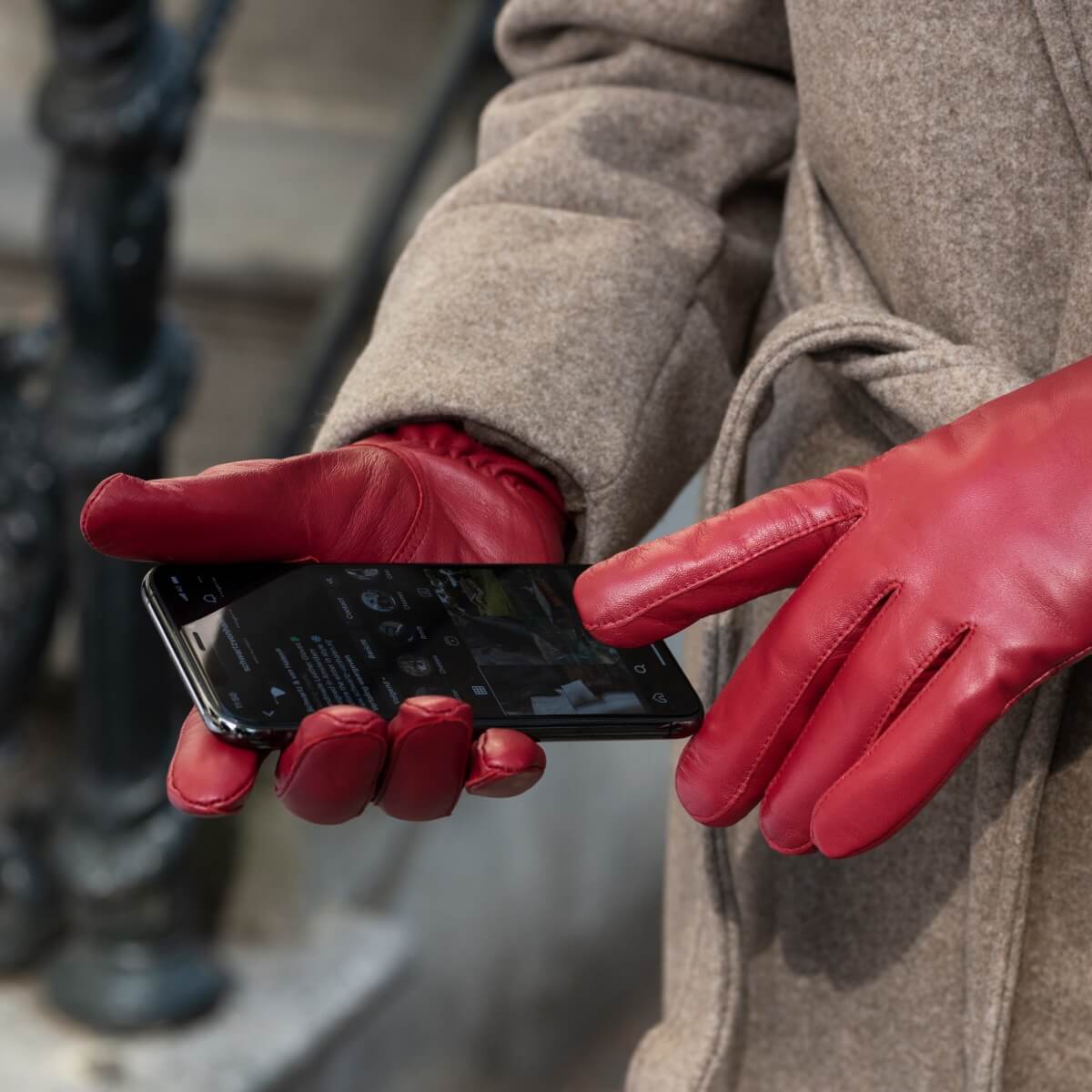 Ivy (red) – sheepskin leather gloves with wool/cashmere lining & touchscreen feature - Schwartz & von Halen - EU - 5