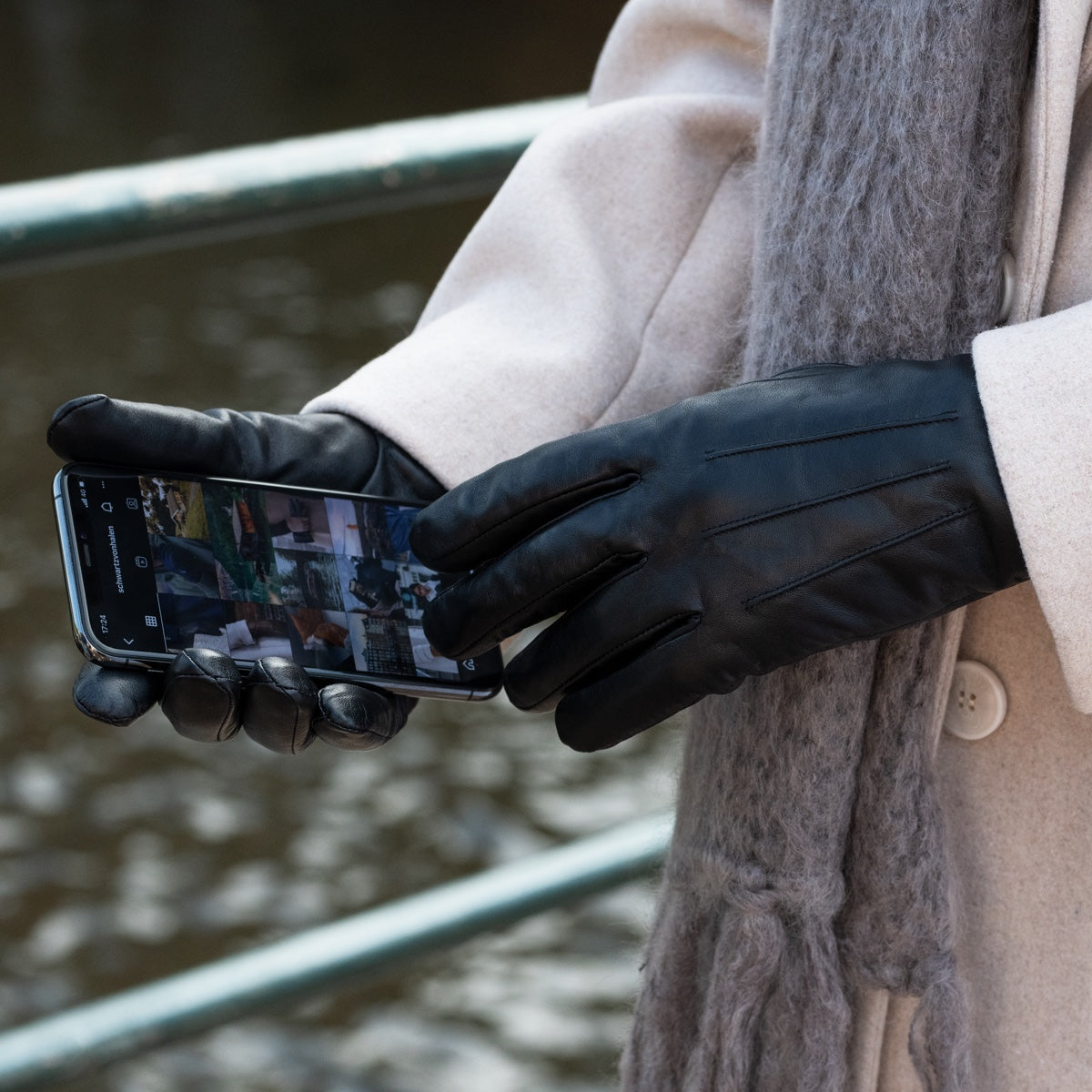 Lily (black) - sheepskin leather gloves with warm fleece lining & touchscreen feature - Schwartz & von Halen - EU - 5