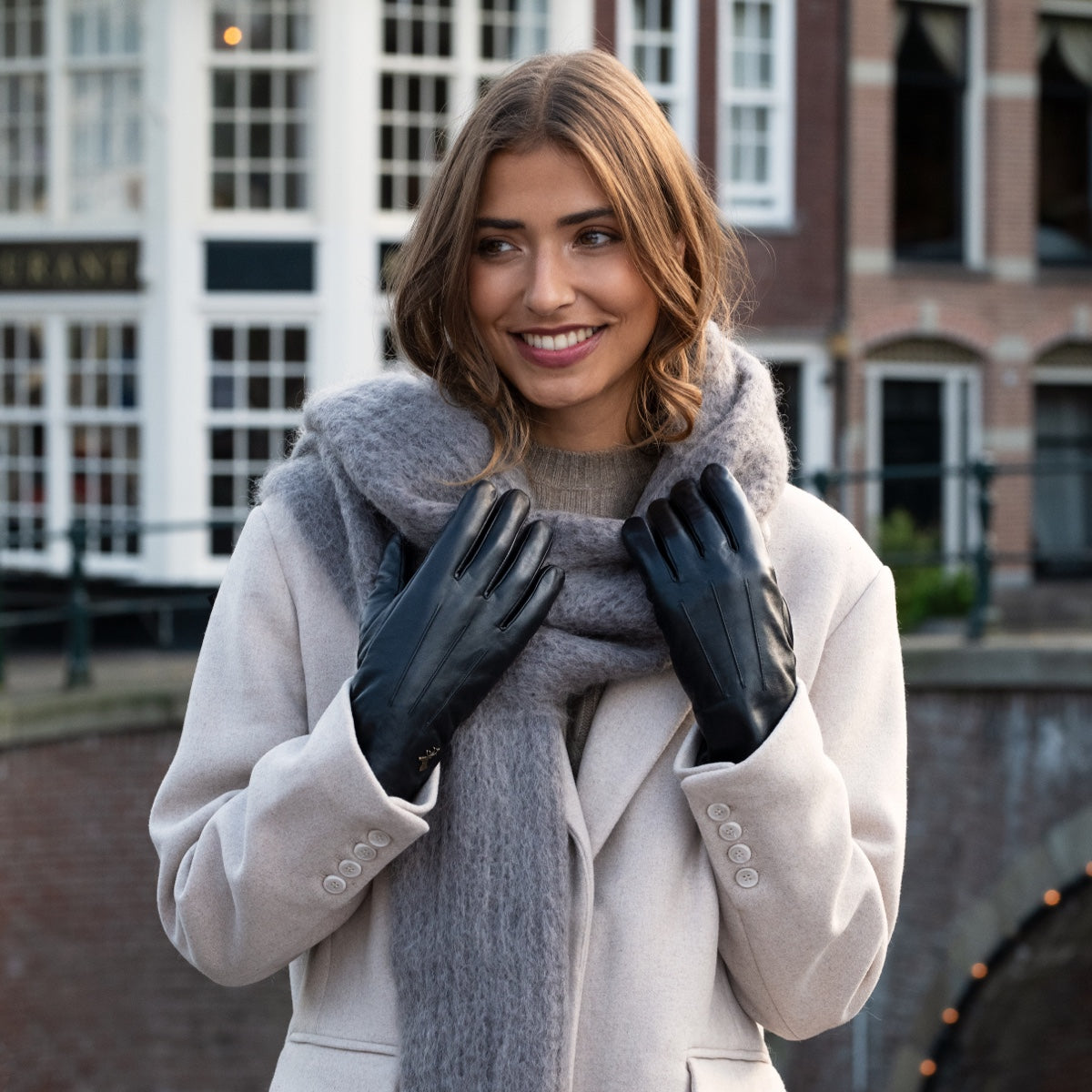 Lily (black) - sheepskin leather gloves with warm fleece lining & touchscreen feature - Schwartz & von Halen - EU - 6