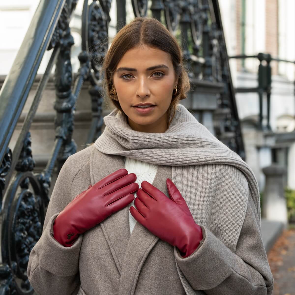 Ivy (red) – sheepskin leather gloves with wool/cashmere lining & touchscreen feature - Schwartz & von Halen - EU - 6