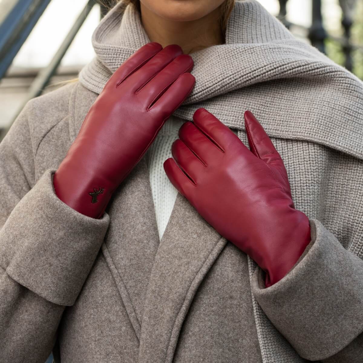 Ivy (red) – sheepskin leather gloves with wool/cashmere lining & touchscreen feature - Schwartz & von Halen - EU - 8