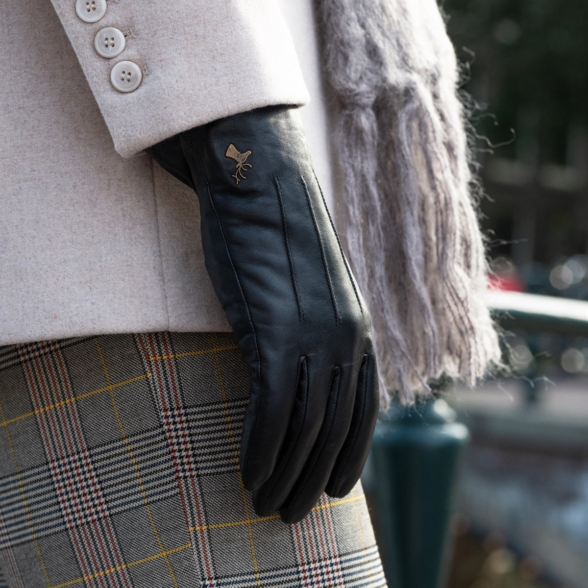 Lily (black) - sheepskin leather gloves with warm fleece lining & touchscreen feature - Schwartz & von Halen - EU - 8