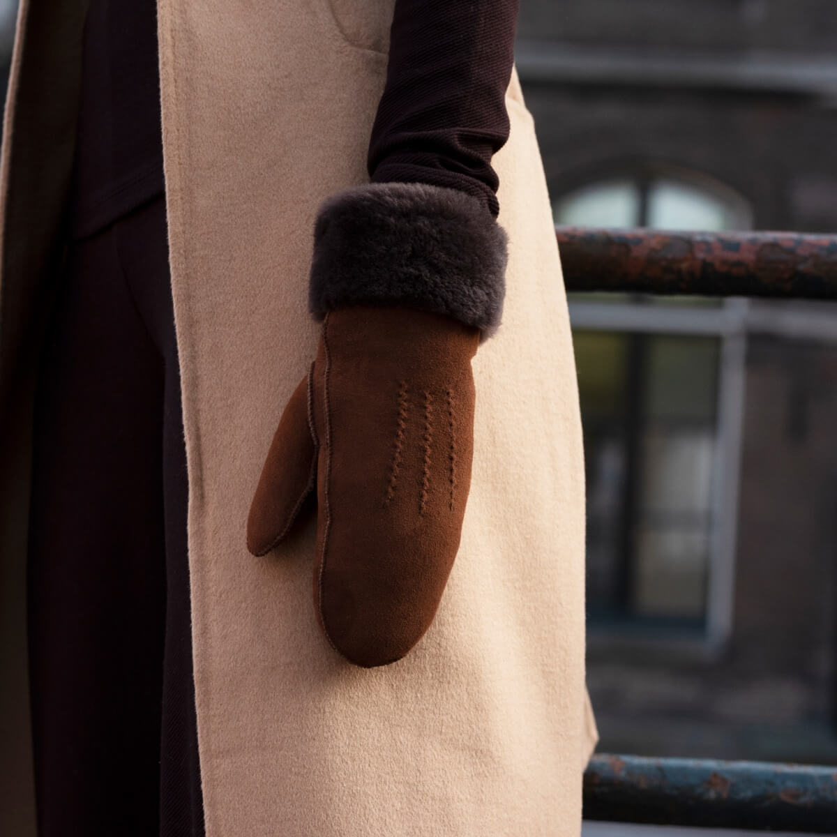 Beauvoire - suede mittens with luxurious sheep fur lining - Schwartz & von Halen - EU - 6