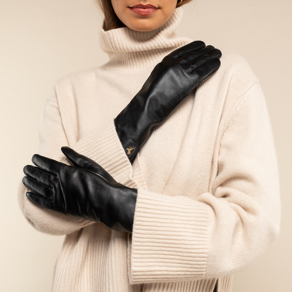 Emma - extra-long sheepskin leather gloves with wool/cashmere lining & touchscreen feature - Schwartz & von Halen - EU - 8