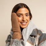 Hailey (camel) - suede goatskin mittens with luxurious sheep fur lining - Schwartz & von Halen - EU - 8