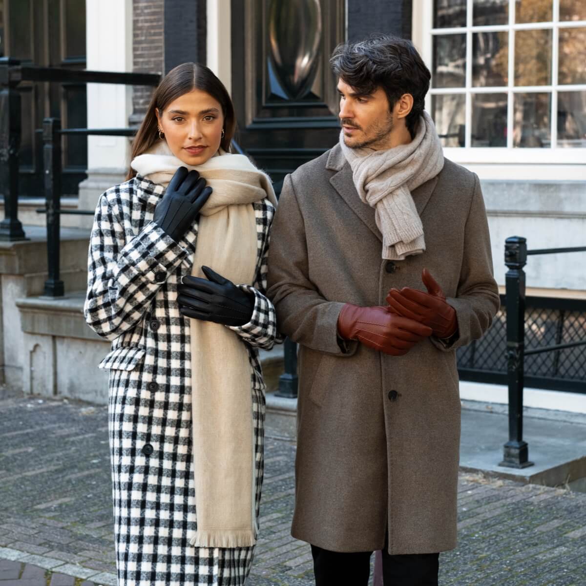 Harvey (cognac) - goatskin leather gloves with luxurious wool lining & touchscreen feature - Schwartz & von Halen - EU - 9