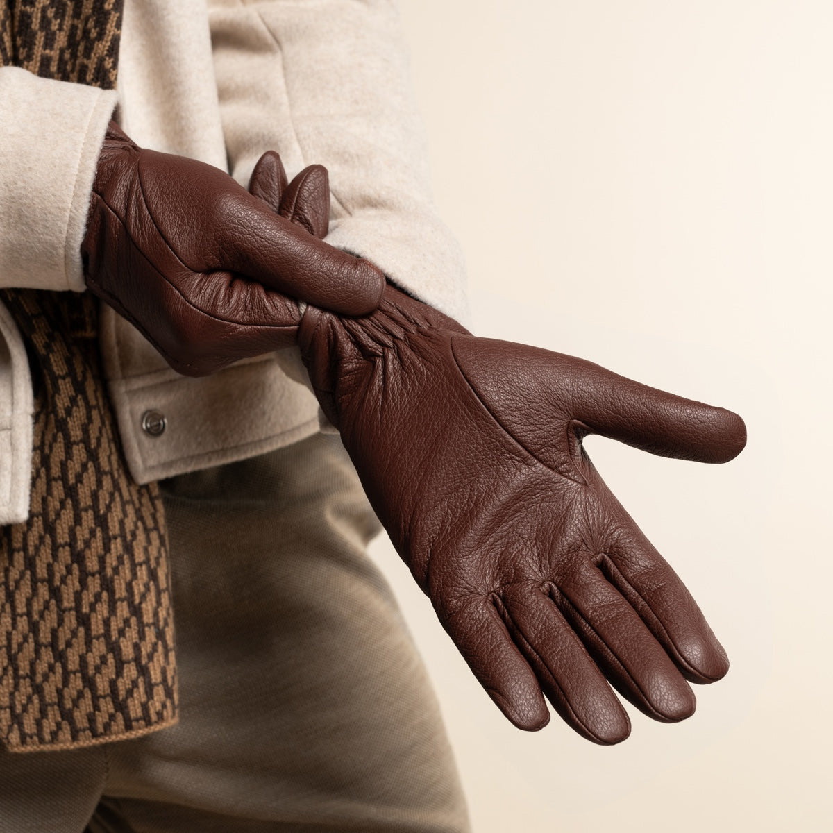 Harvey (cognac) - goatskin leather gloves with luxurious wool lining & touchscreen feature - Schwartz & von Halen - EU - 14