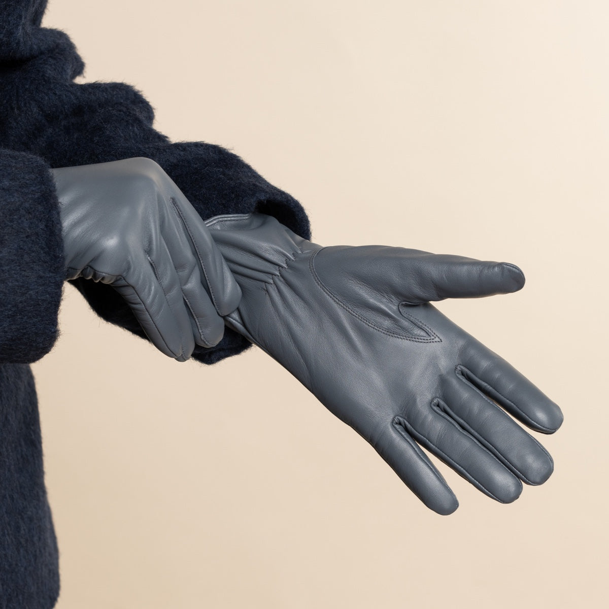 Ivy (grey) – sheepskin leather gloves with wool/cashmere lining & touchscreen feature - Schwartz & von Halen - EU - 9