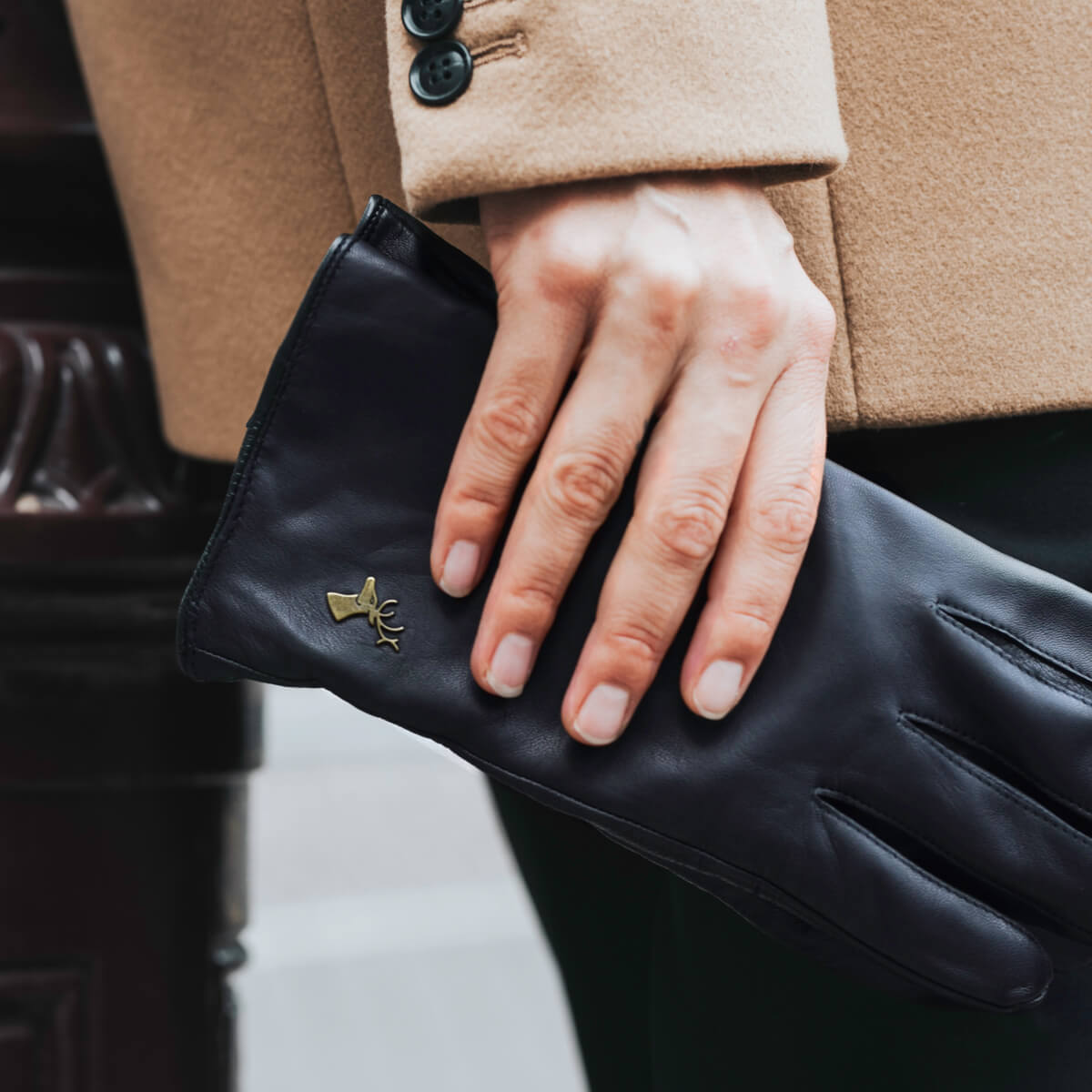 Ivy (black) – sheepskin leather gloves with wool/cashmere lining & touchscreen feature - Schwartz & von Halen - EU - 12