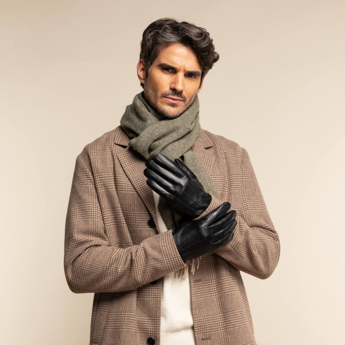 James (black) - classic sheepskin leather gloves with luxurious cashmere lining & touchscreen feature - Schwartz & von Halen - EU - 6