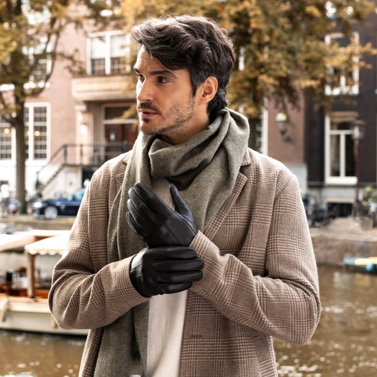 James (black) - classic sheepskin leather gloves with luxurious cashmere lining & touchscreen feature - Schwartz & von Halen - EU - 8