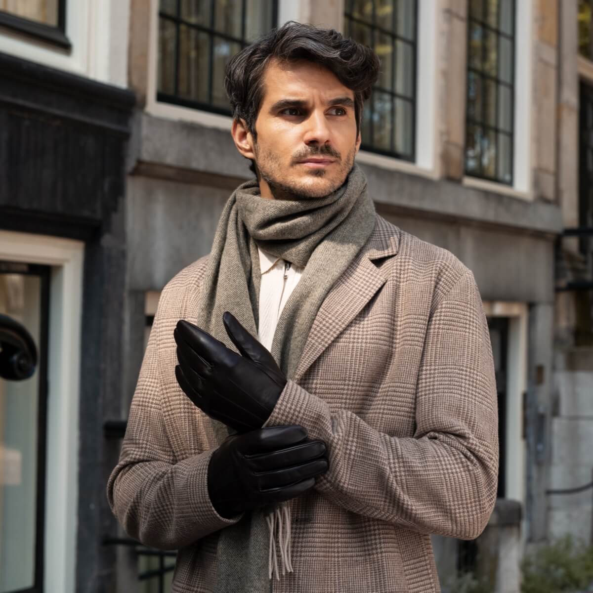 James (black) - classic sheepskin leather gloves with luxurious cashmere lining & touchscreen feature - Schwartz & von Halen - EU - 10