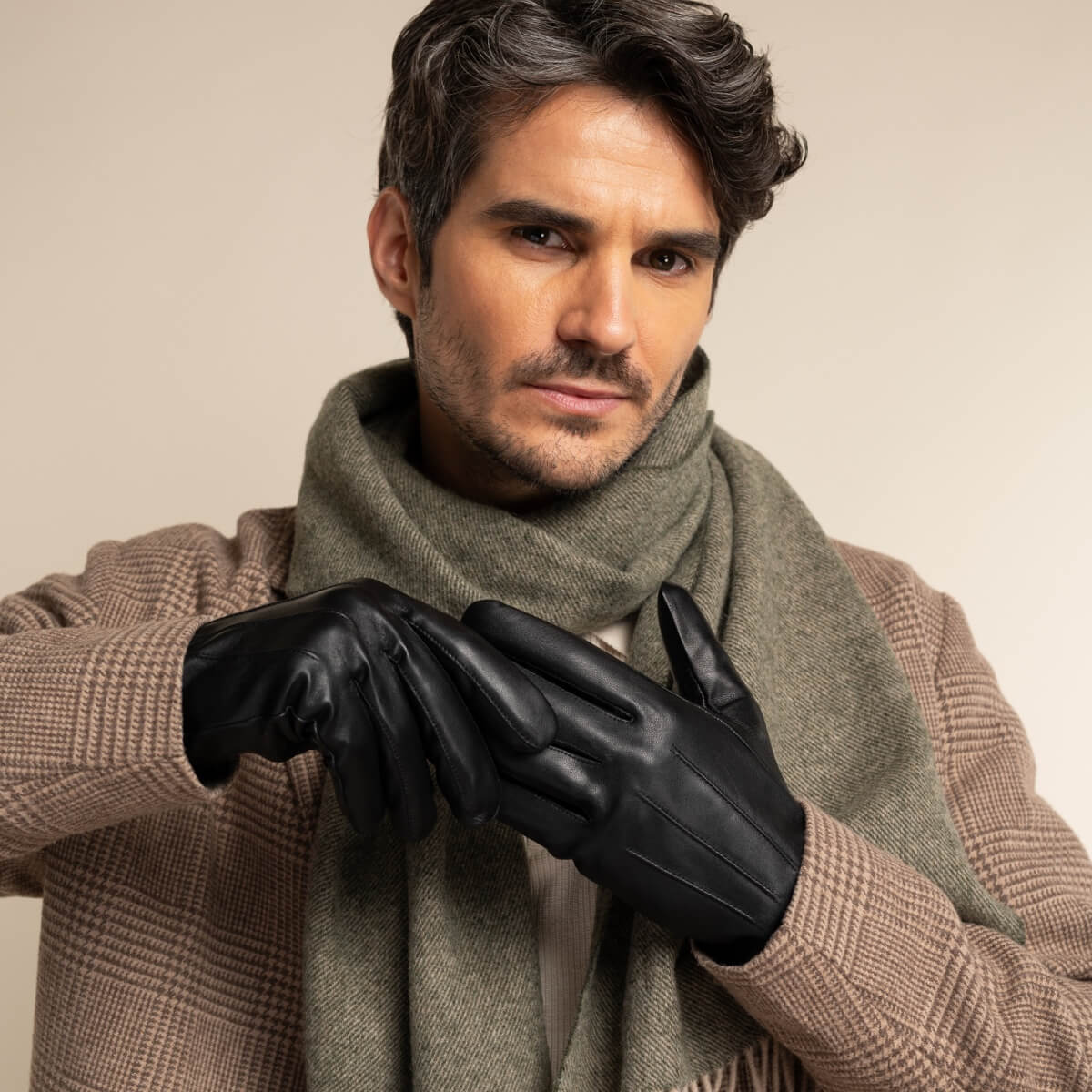 James (black) - classic sheepskin leather gloves with luxurious cashmere lining & touchscreen feature - Schwartz & von Halen - EU - 13