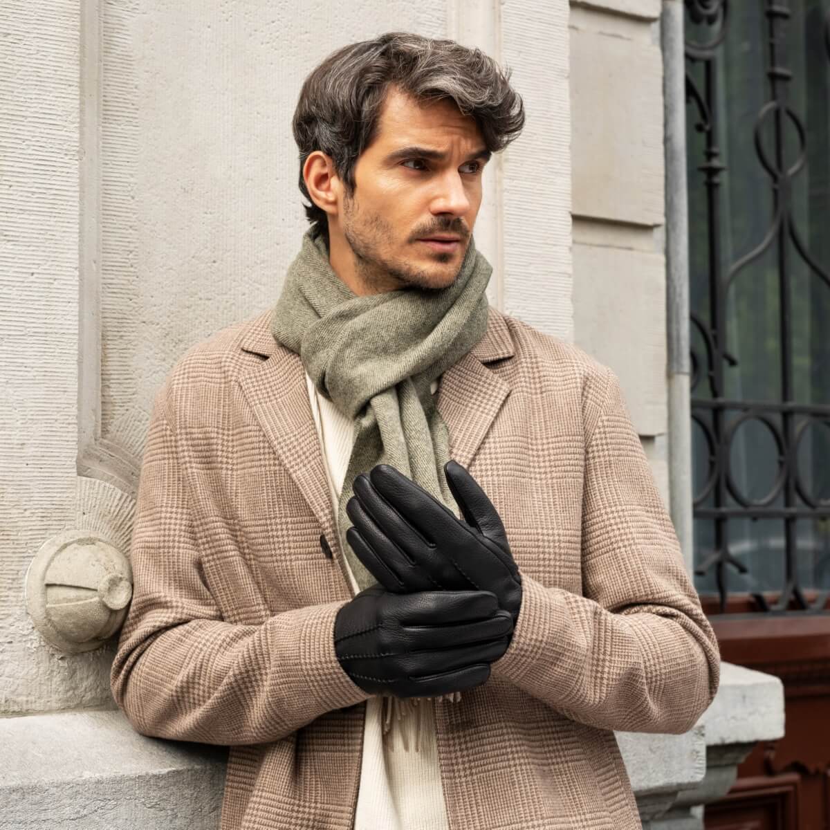 Jaxon (black) - goatskin leather gloves with luxurious faux fur lining & touchscreen feature - Schwartz & von Halen - EU - 12