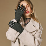 Riley (black) – Sheepskin leather gloves with knit cuff & touchscreen feature
