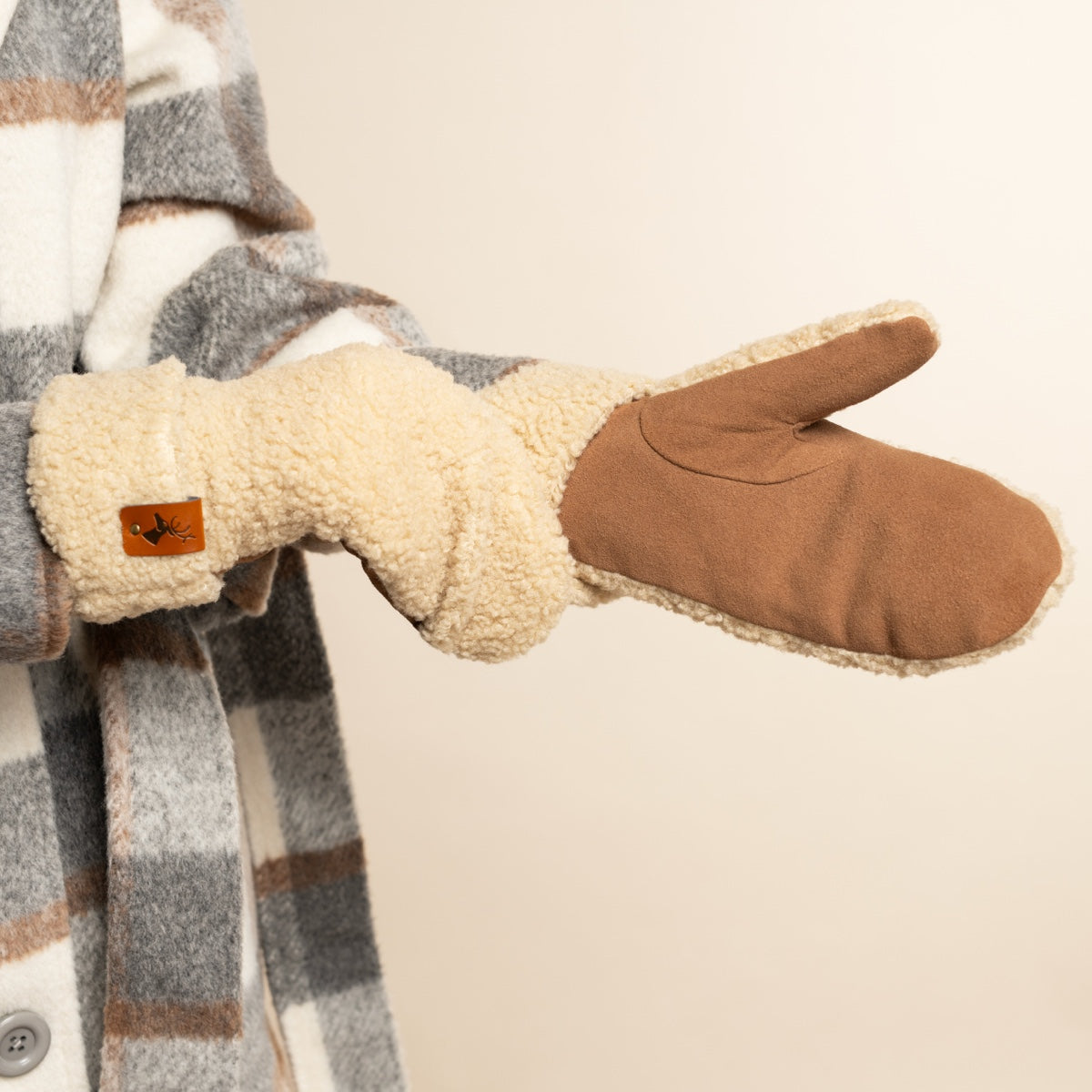 Sophia (beige) - Ultra-soft teddy mittens with warm faux fur lining - Schwartz & von Halen - EU - 10