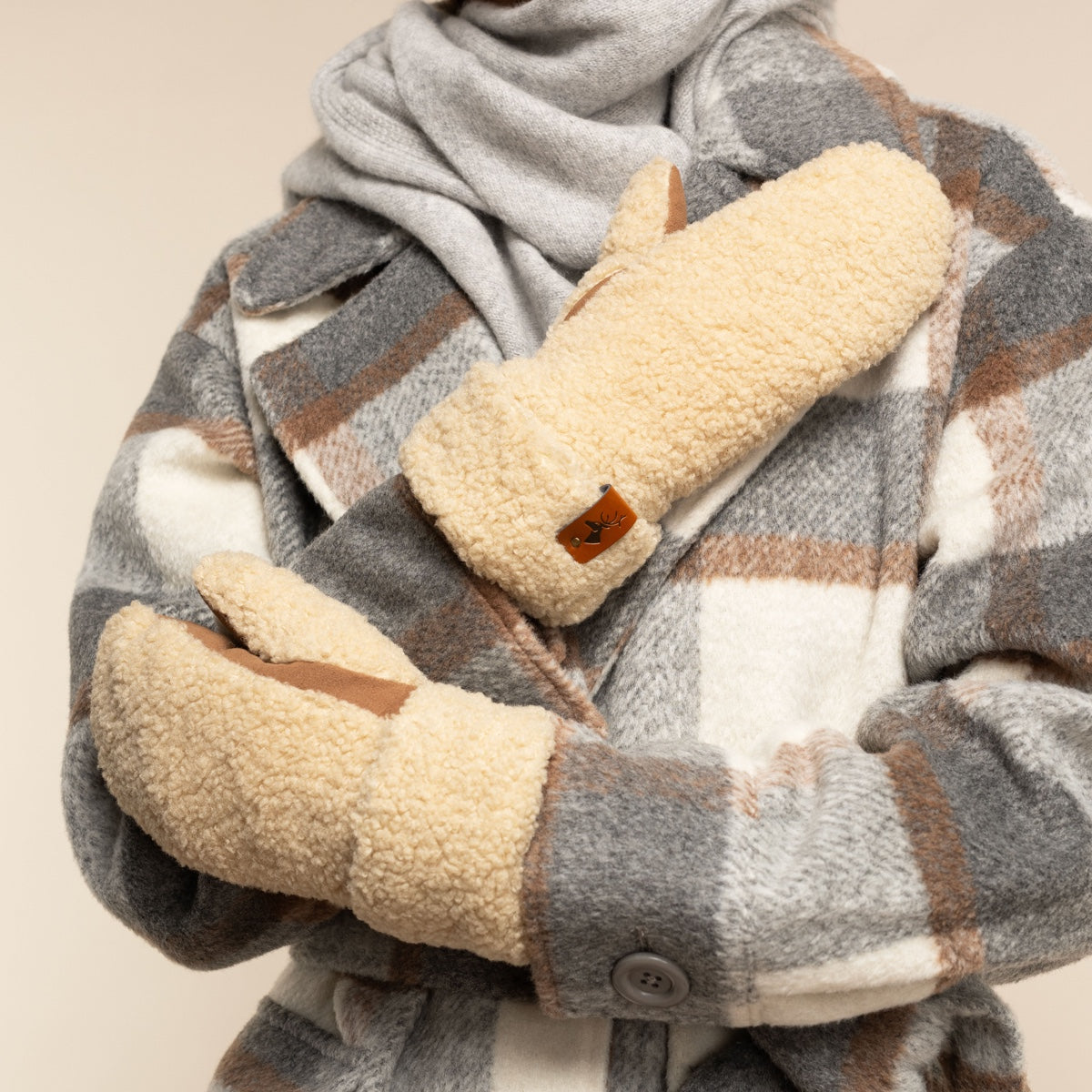 Sophia (beige) - Ultra-soft teddy mittens with warm faux fur lining - Schwartz & von Halen - EU - 12