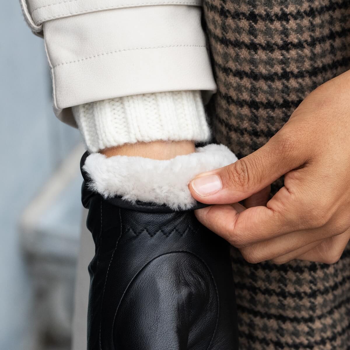 Mia – stylish leather mittens with luxurious lambswool lining & touchscreen feature - Schwartz & von Halen - EU - 6