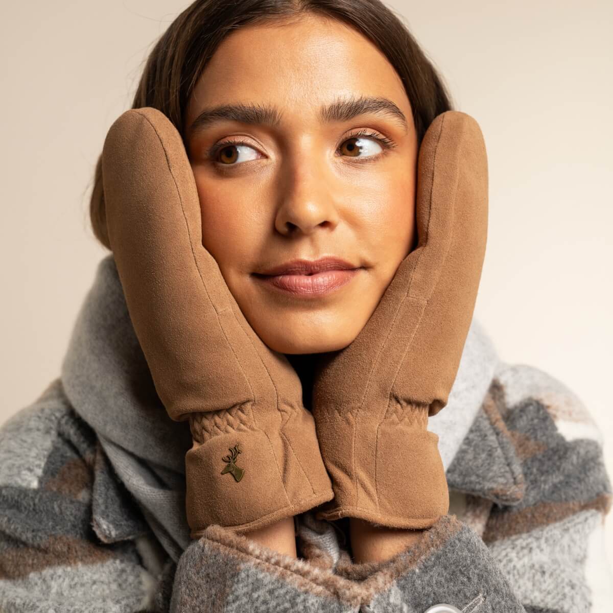 Hailey (camel) - suede goatskin mittens with luxurious sheep fur lining - Schwartz & von Halen - EU - 6