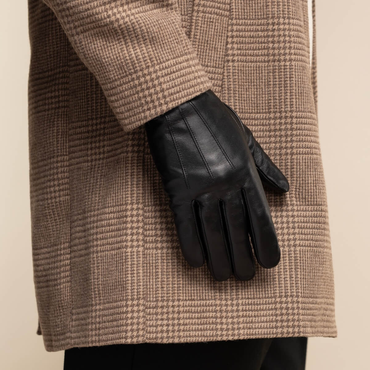 James (black) - classic sheepskin leather gloves with luxurious cashmere lining & touchscreen feature - Schwartz & von Halen - EU - 7