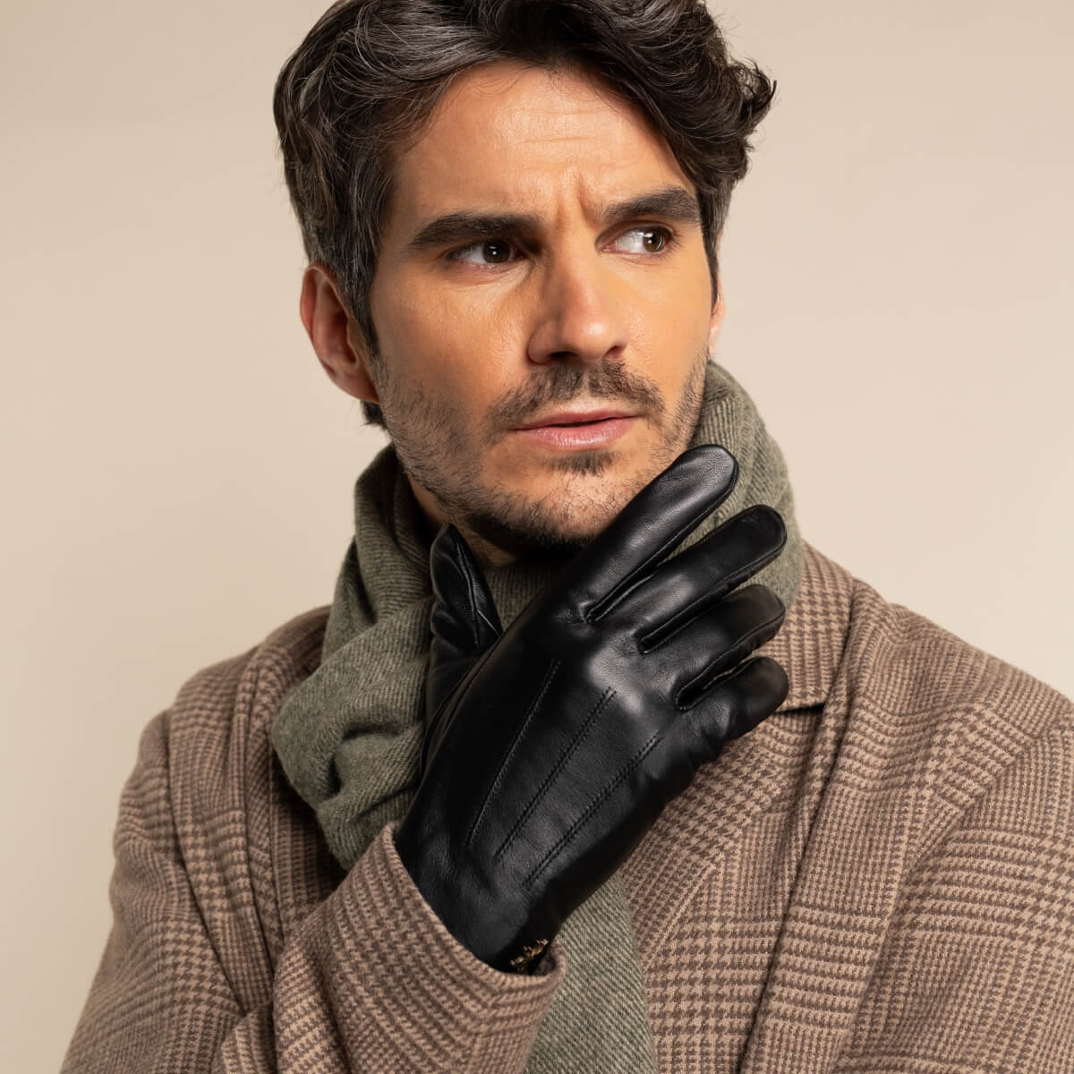 James (black) - classic sheepskin leather gloves with luxurious cashmere lining & touchscreen feature - Schwartz & von Halen - EU - 9