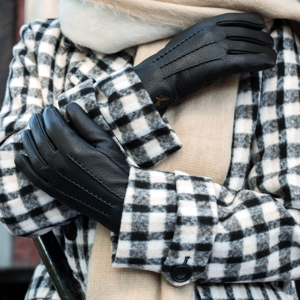 Julia (black) - goatskin leather gloves with luxury faux fur lining & touchscreen feature  - Schwartz & von Halen - EU - 10