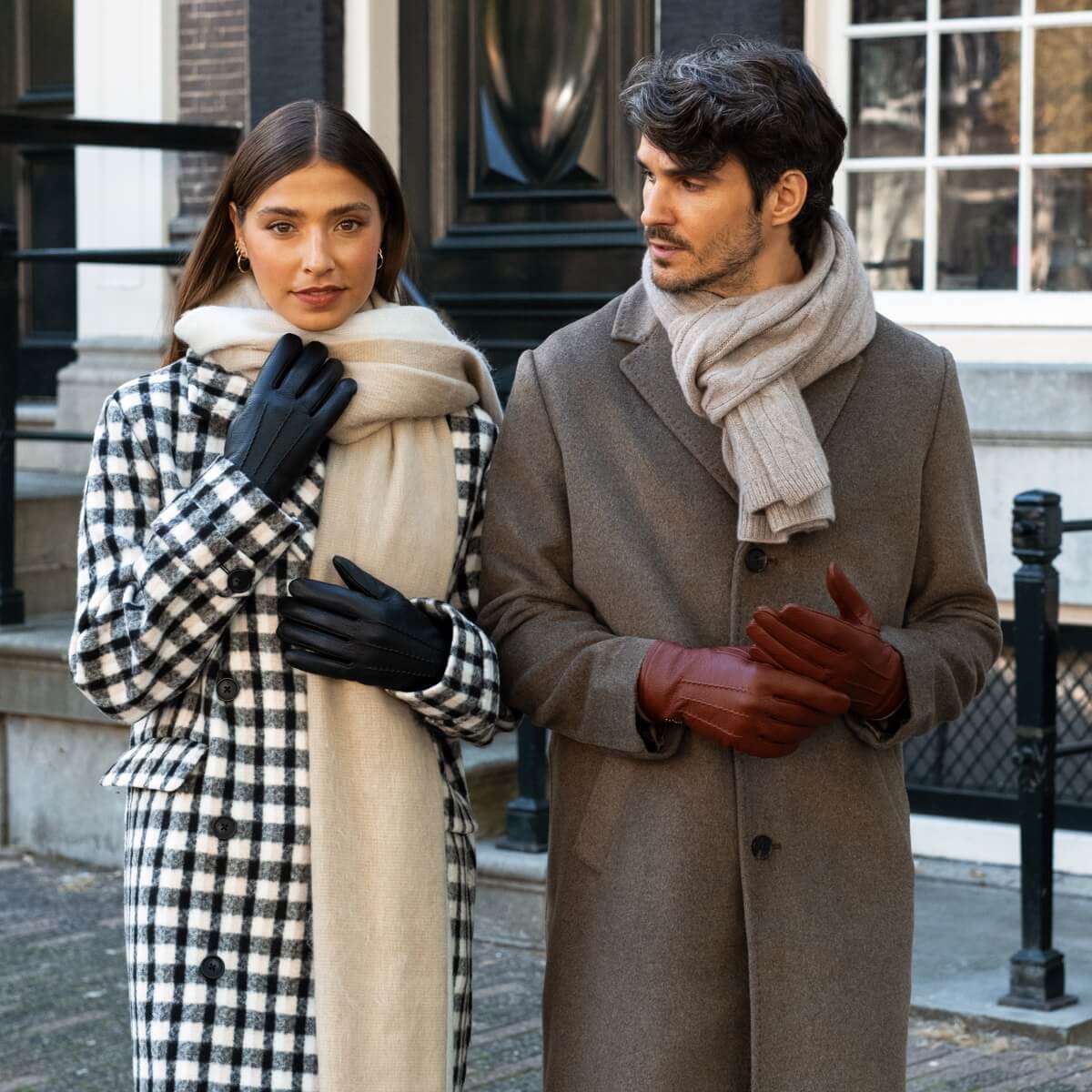 Julia (black) - goatskin leather gloves with luxury faux fur lining & touchscreen feature  - Schwartz & von Halen - EU - 9