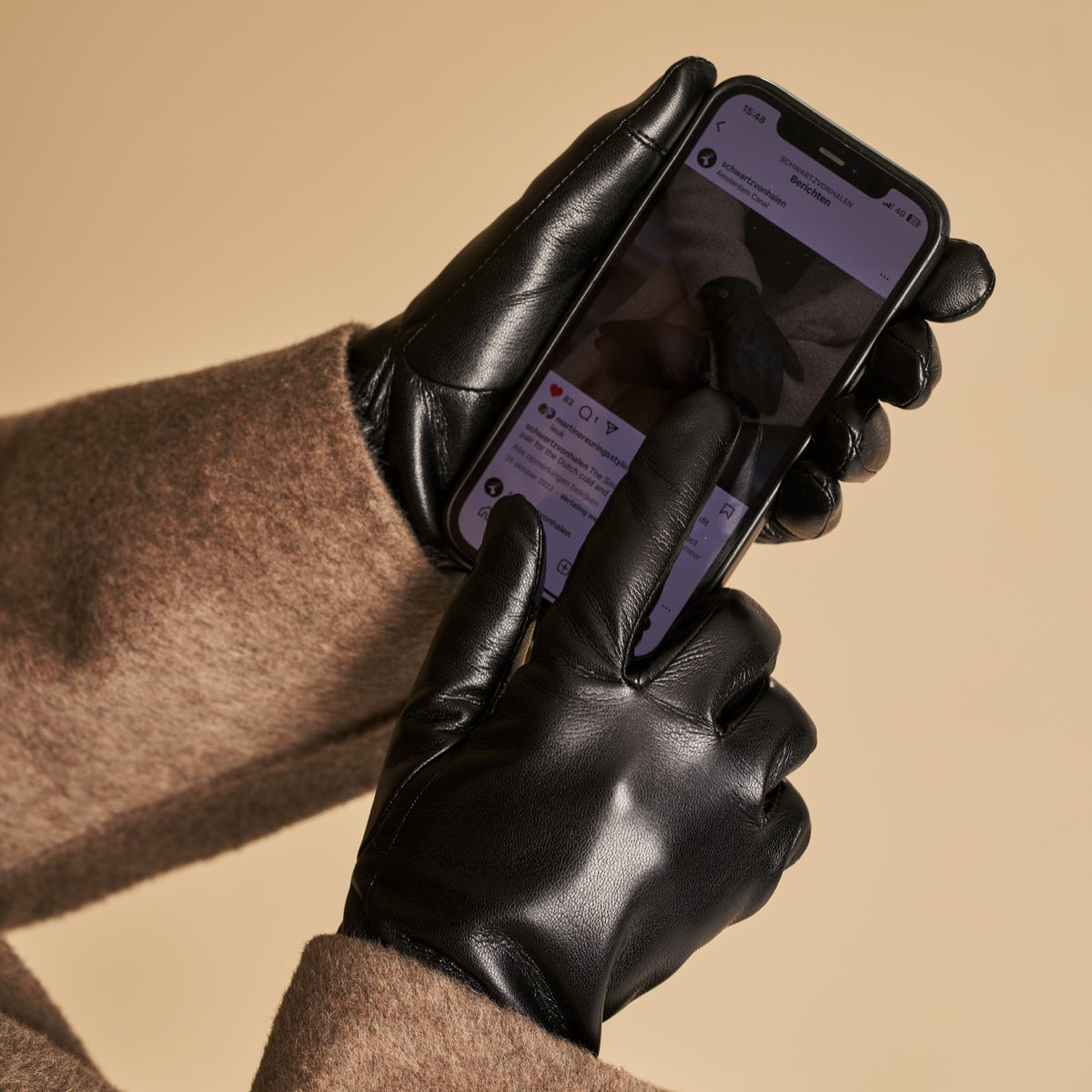 Luna - vegan leather gloves with fleece lining & touchscreen feature - Schwartz & von Halen - EU - 4