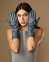 Rosemary Mid-forearm (gris) - Gants pour femme en cuir d’agneau avec doublure en soie & fonction tactile