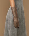 Rosemary Mid-forearm (taupe) - Gants pour femme en cuir d’agneau avec doublure en soie & fonction tactile